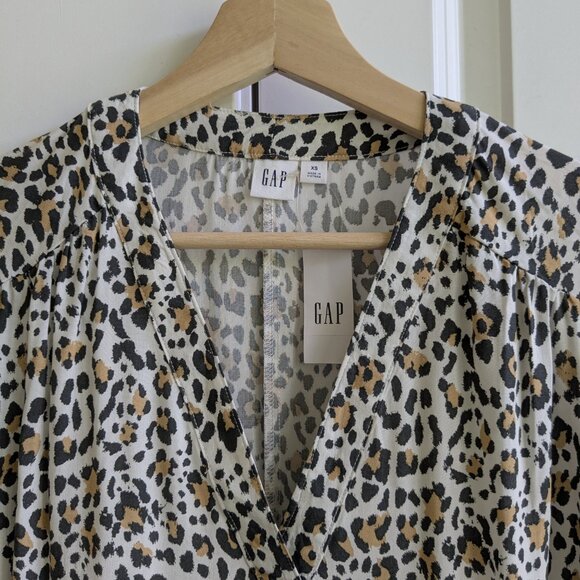 NWT GAP Sheath Dress XS Cheetah Animal Print V Neck Rayon Relaxed T Shirt Dress - Picture 2 of 8